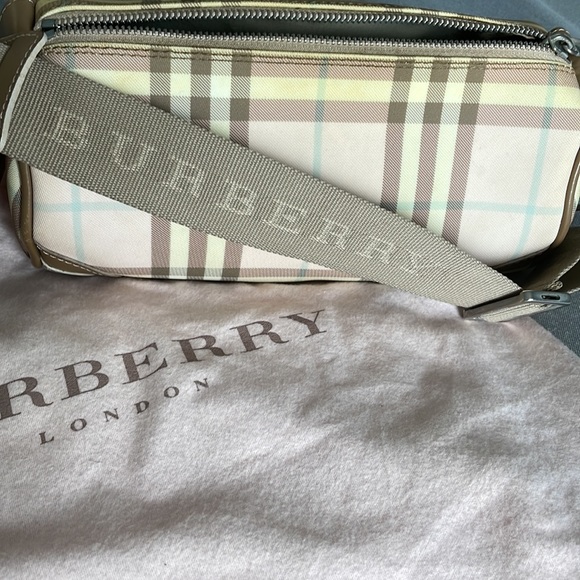 Rare Burberry Pink Nova check Lola barrel bag - Picture 2 of 10